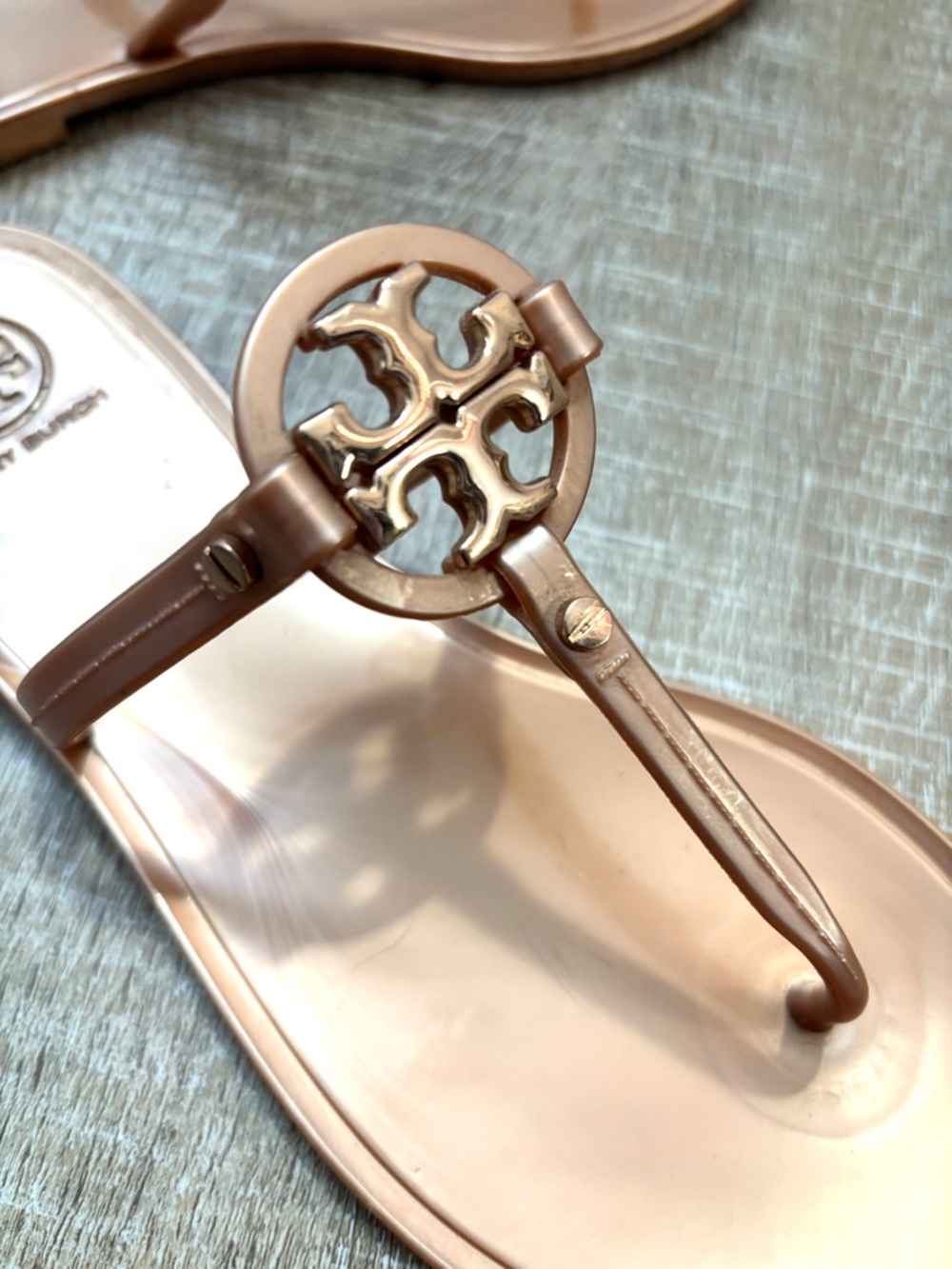 Tory Burch Mini Miller Jelly Sandals Rose Gold Size 7 Flat Thong Slip-on Shoes - Picture 10 of 16